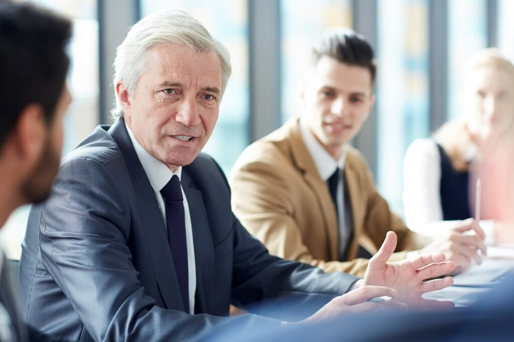 Reunión de mediación entre partes y abogados